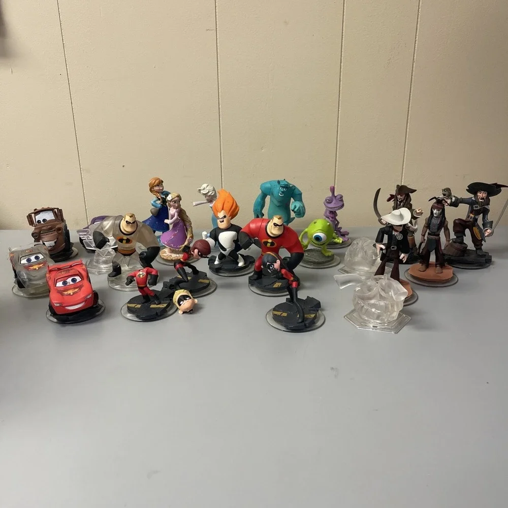 Disney Infinity‎ 23 Character Lot Cars Frozen Incredibles Monsters Inc Pirates